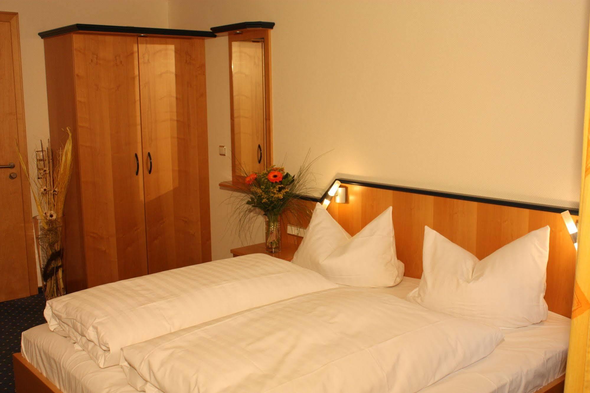 Hotel Gasthof Zum Biber Motten エクステリア 写真