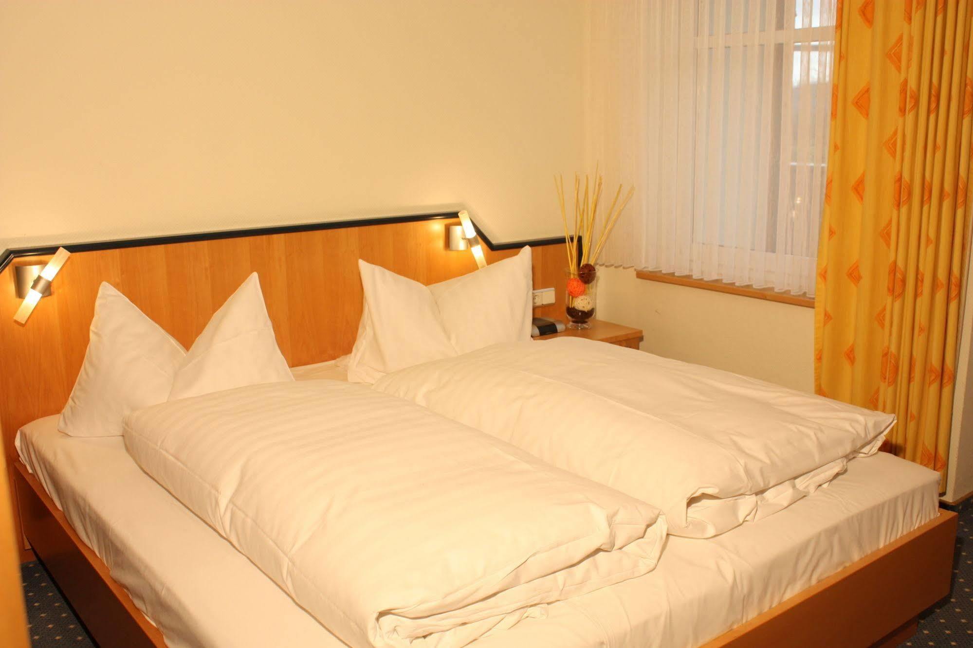 Hotel Gasthof Zum Biber Motten エクステリア 写真